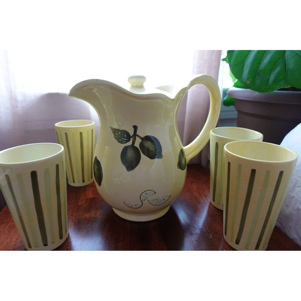 Vintage Lemonade Pitcher with Pouring lid and 4 matching tumblers‎